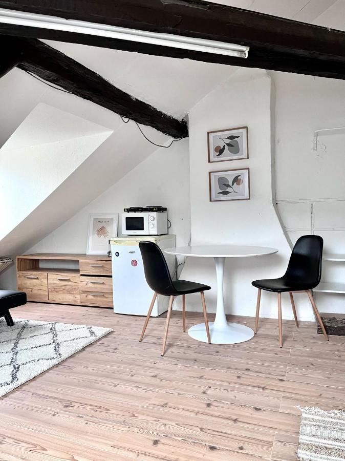 Loft Apartment Close To Metro Palmovka Praga Esterno foto